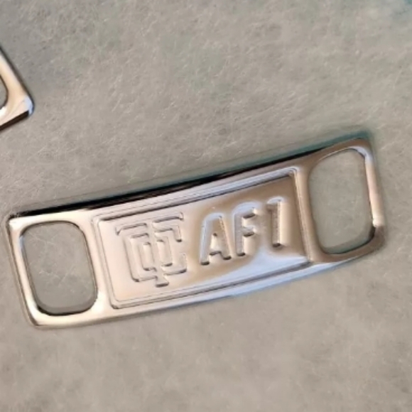 Authentic - Tiffany & Co. x Nike Collab - NEW 1-pair of Dubraes - SOLD OUT - Picture 4 of 6